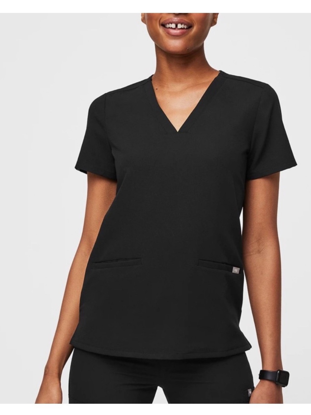 FIGS Casma Three-Pocket V-Neck Short Sleeve Scrub Top in Black Women's S FW1100